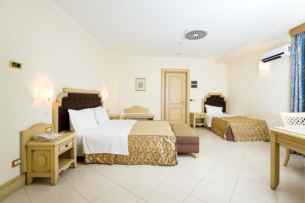 Grand Hotel Faraglioni أكيتْريتْسا الغرفة الصورة