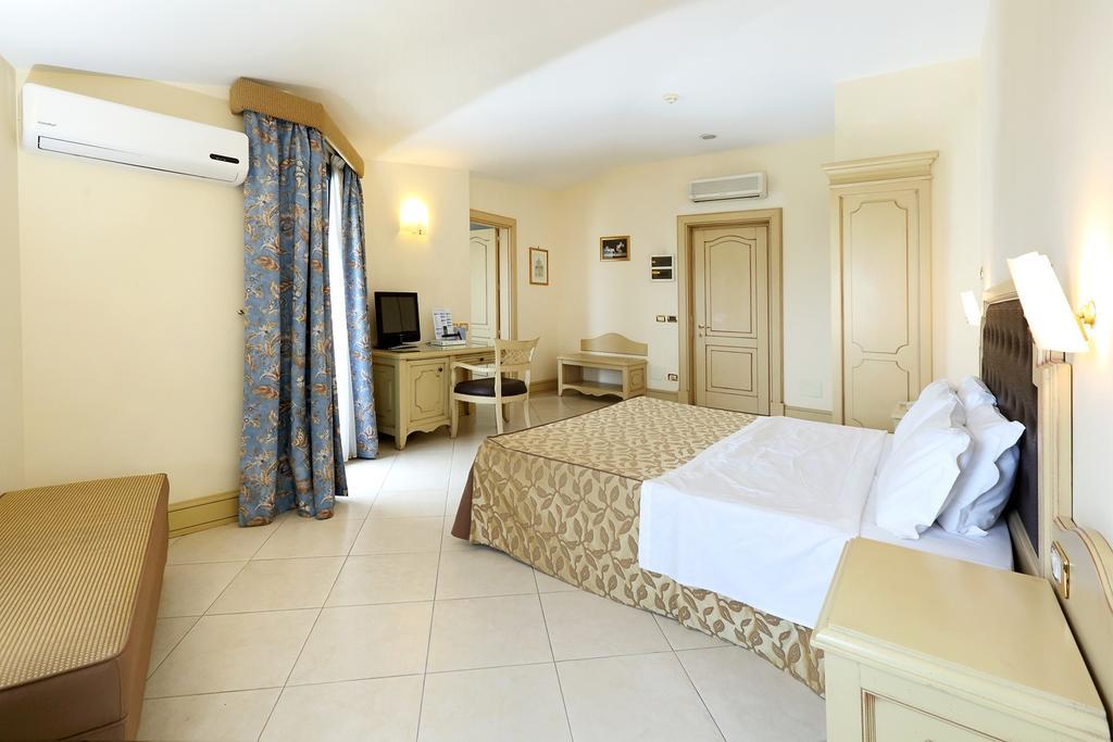 Grand Hotel Faraglioni أكيتْريتْسا الغرفة الصورة